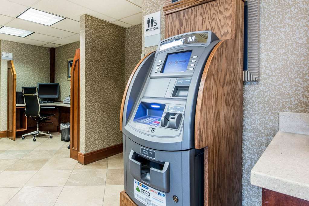 Clarion Inn Cranberry Township Interior photo